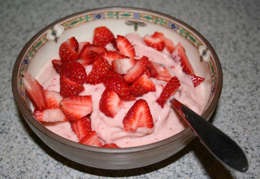 Raw Nondairy Banana Strawberry Ice Cream